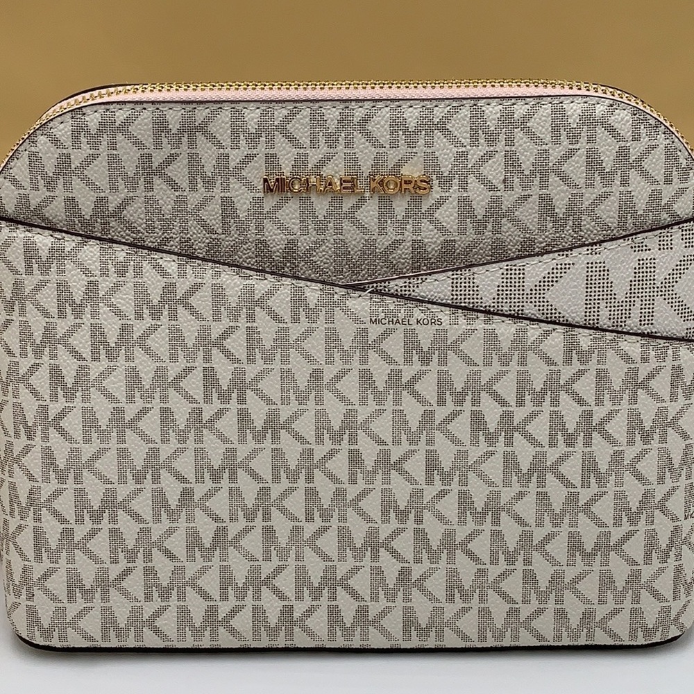 MICHAEL KORS
Jet Set Travel Medium Logo Dome Crossbody Bag - Picture 9 of 16